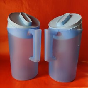 Two Rubbermaid Simply Pour 1 Gallon Pitcher Blue Container with Blue Lid 11.25"